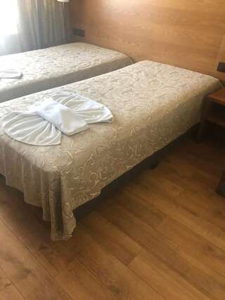 Отель Complex Ekaterina Ямбол Бюджетный двухместный номер с 1 кроватью или 2 отдельными кроватями-2