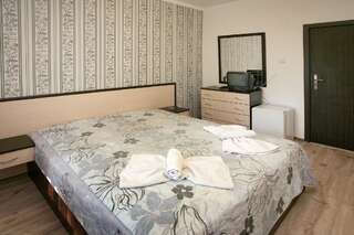 Отель Complex Ekaterina Ямбол Двухместный номер Делюкс с 1 кроватью или 2 отдельными кроватями и балконом-13
