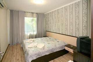 Отель Complex Ekaterina Ямбол Двухместный номер Делюкс с 1 кроватью или 2 отдельными кроватями и балконом-17